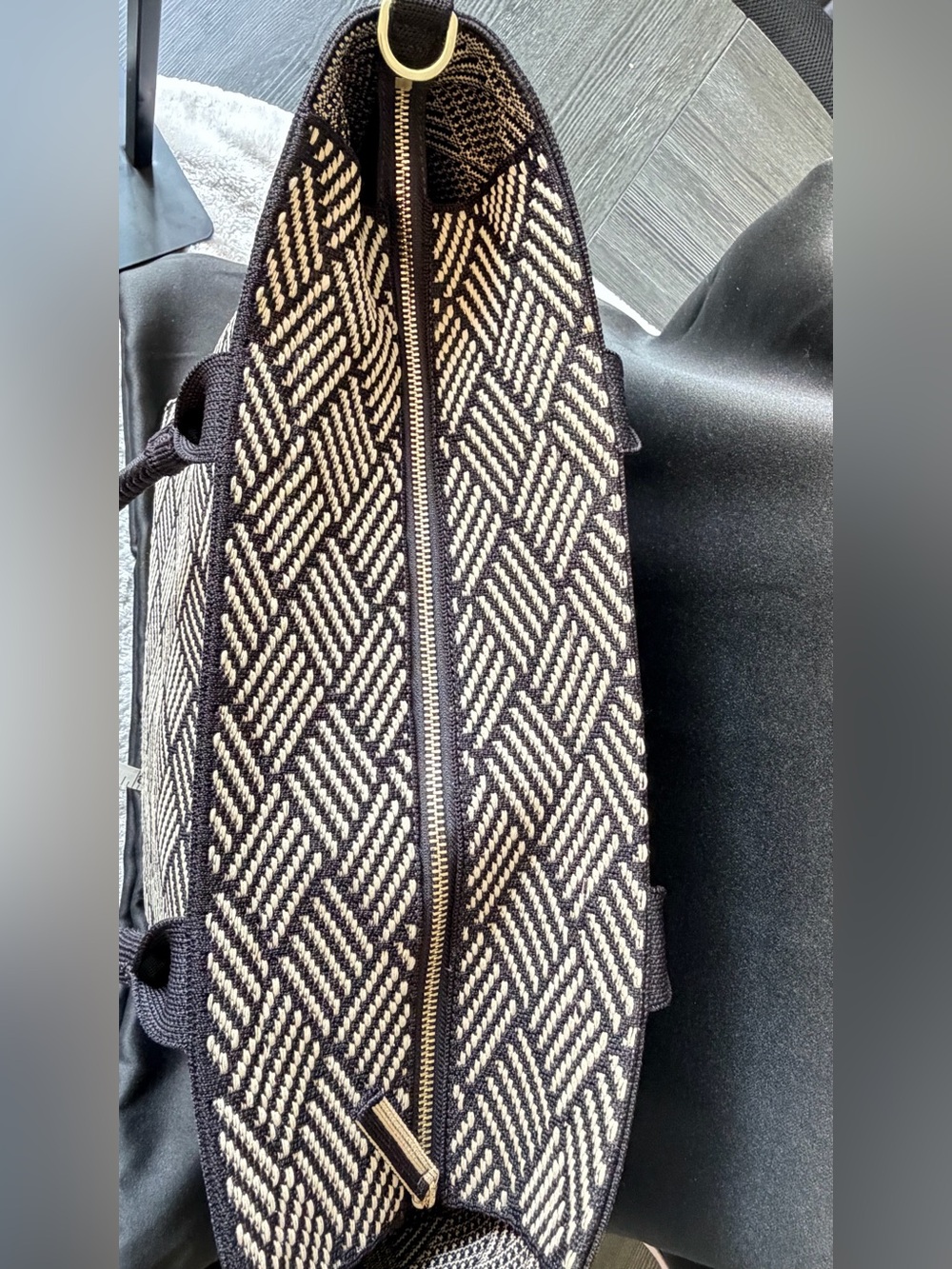 Rothy’s The Essential Tote Black Ivory Chevron Knit Magnetic Zip Large Bag - Picture 10 of 15